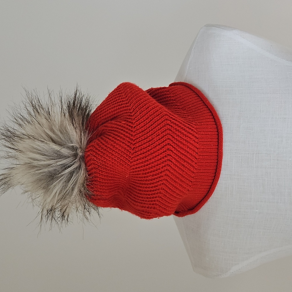 Aritzia - TNA Red Pom Pom Toque